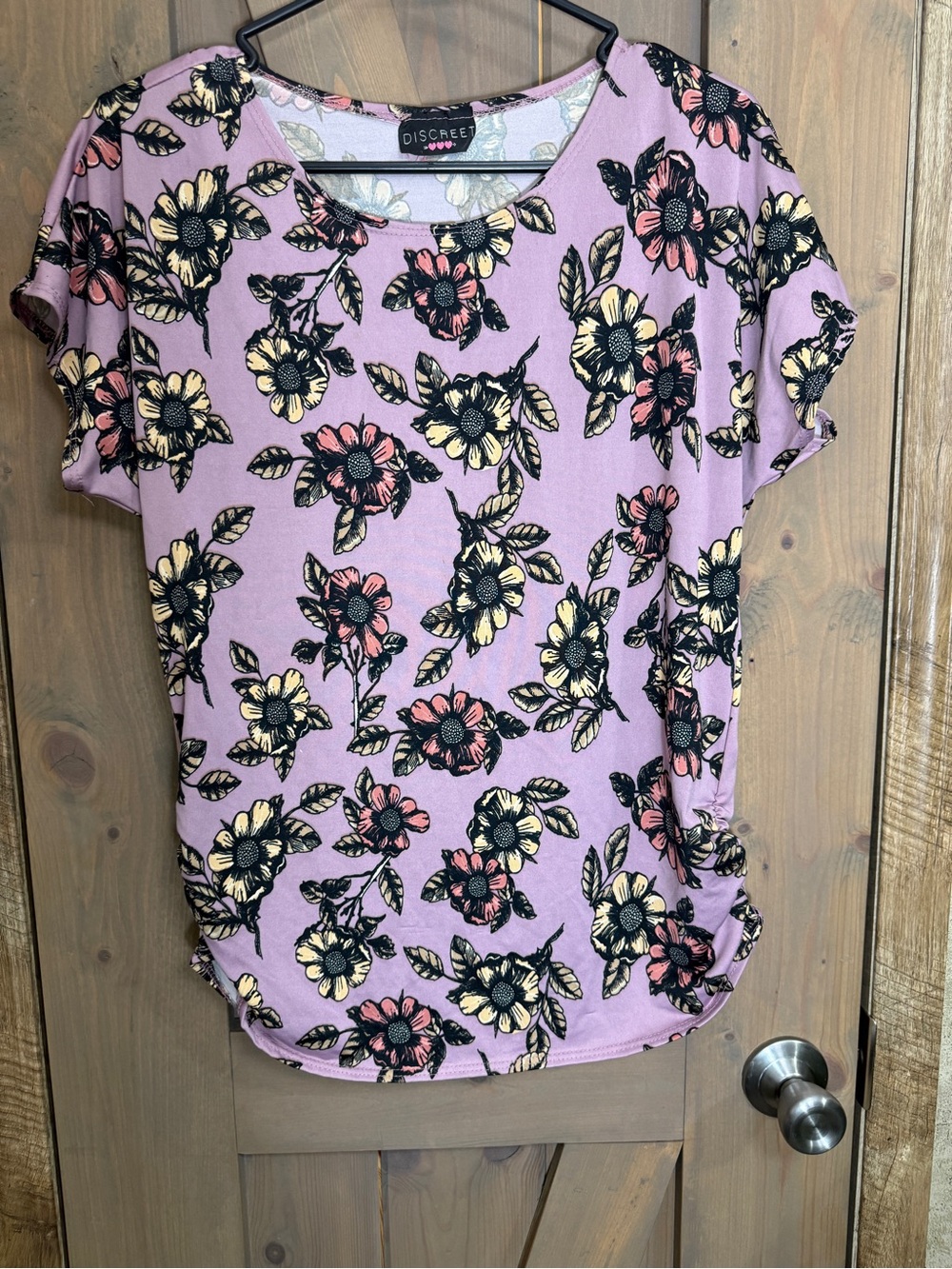 Discreet Lilac Floral Scoop Neck Top with Black Outline